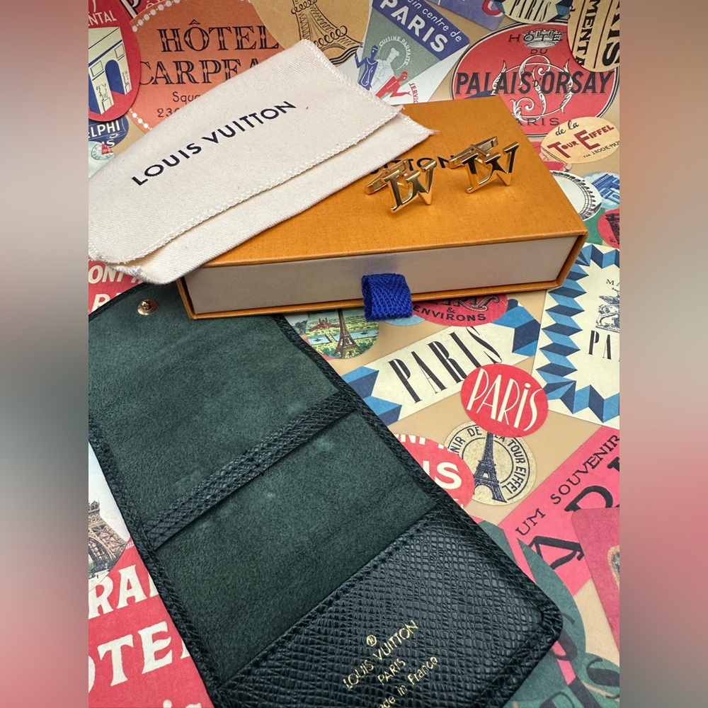 Louis Vuitton Leather Cufflinks Holder, box & dust cloth - Picture 3 of 6
